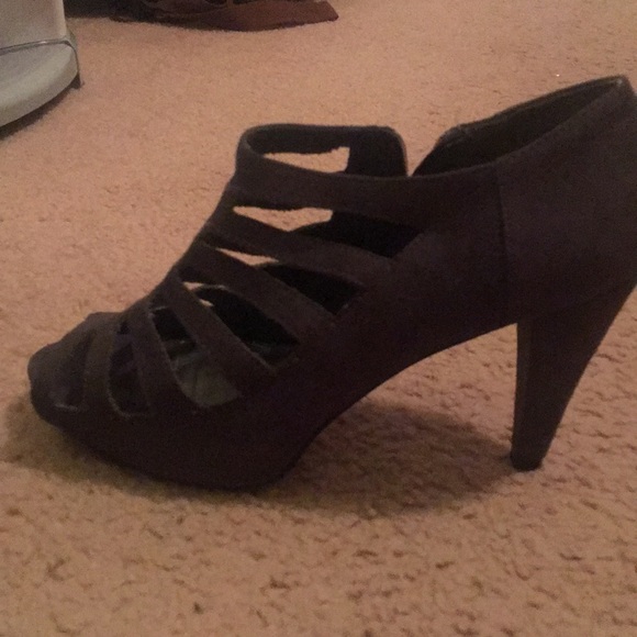 Heels - Picture 3 of 5